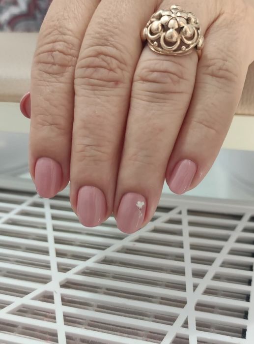 Chemarea specialistului în manichiură/pedichiură la domiciliu