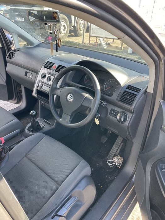 Dezmembrez wv touran 2009