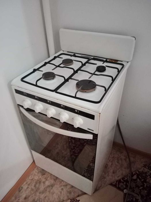 Продам газовую плиту б/у