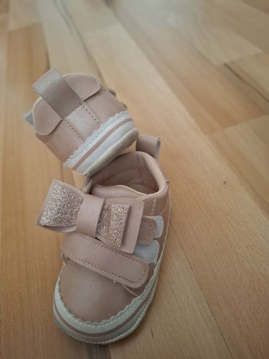 Бебешки буйки и обувки