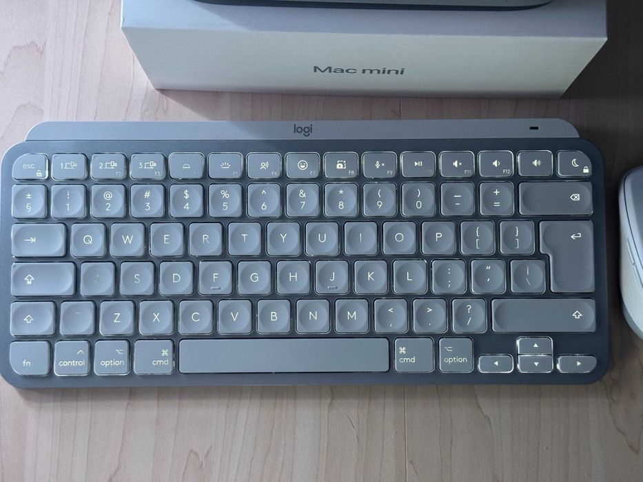 Mac Mini M2 chip, 16 GB RAM, 512 GB SSD + Keyboard & Mouse Logitech BT