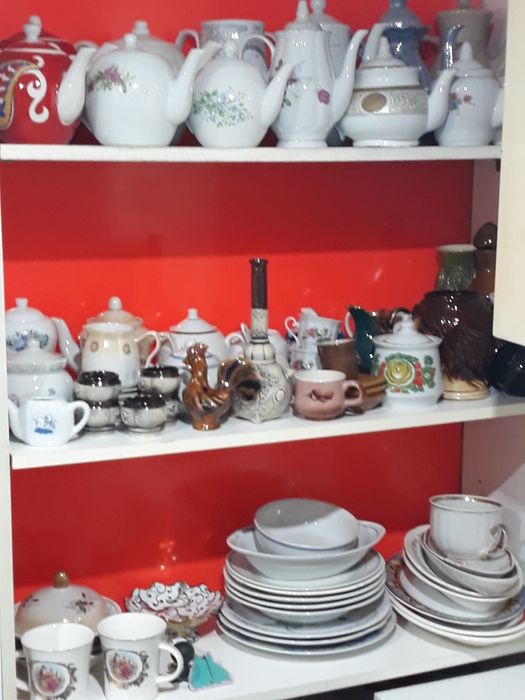 Продам шкафы с полками