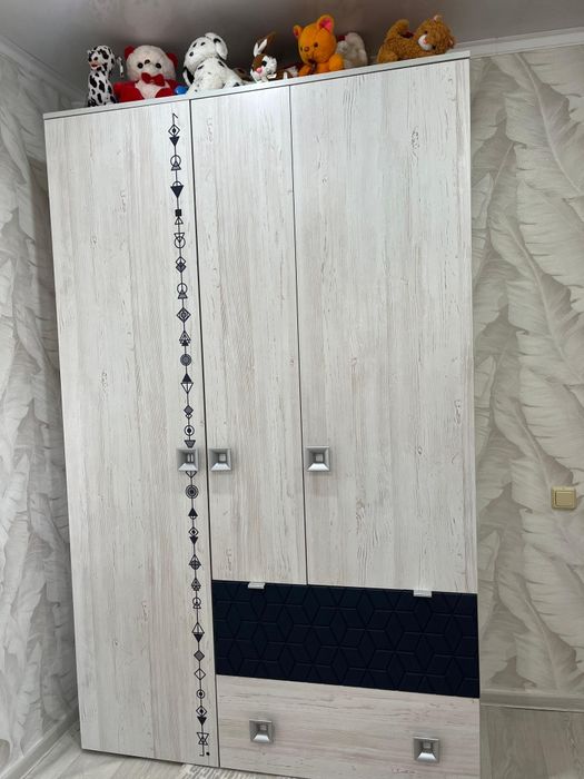 Стол компьютерный,шкаф