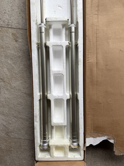 Комплект предни картриджи за 48мм USD вилка. Свалени работещи.