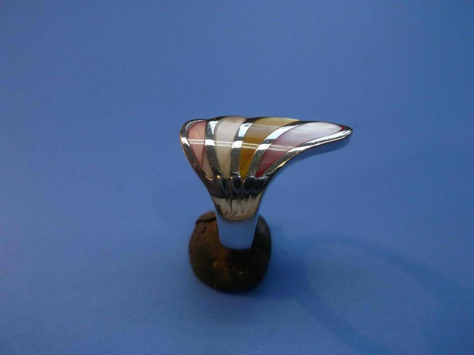 Серебряное кольцо с перламутром