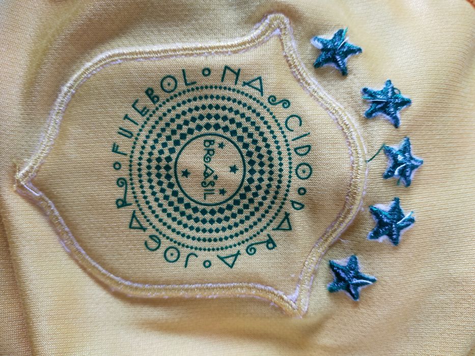 Футбольная форма из Бразилий 2014 года