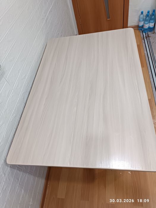 Продам кухонный стол