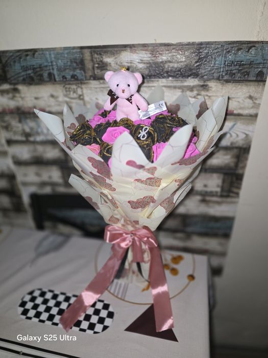 Ursuleț,  trandafiri spuma