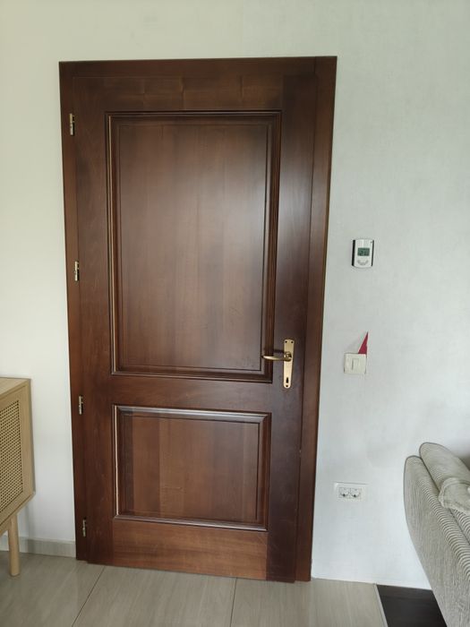 Vând 8 uși interior din lemn masiv de tei, cu toc