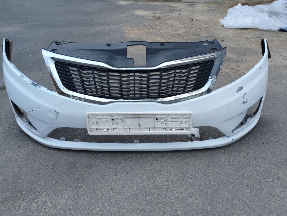 Продам Бампер с решеткой от Киа Рио