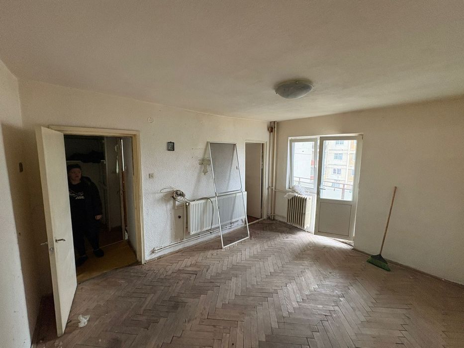 Garsoniera, Targu Jiu, Plopilor