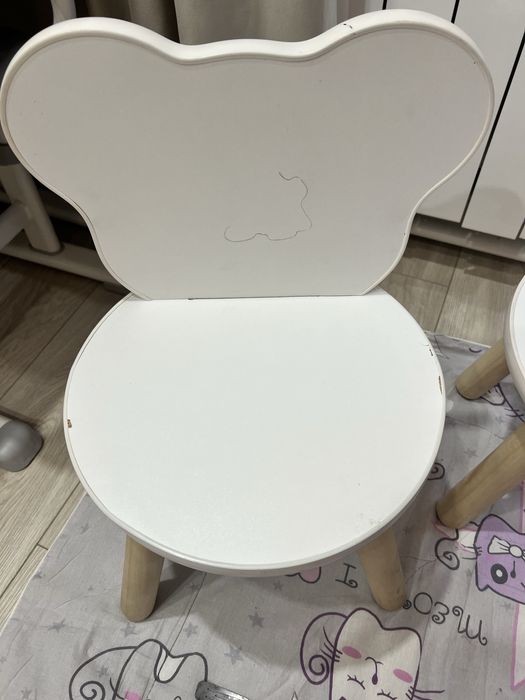 Продам детский стол с двумя стульями