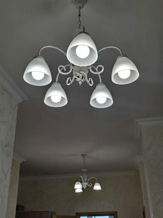 Люстры одинаковые 4 шт