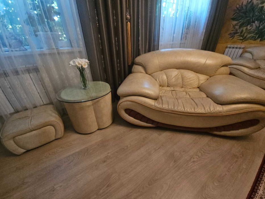 В Продаже отличные кожаные диваны