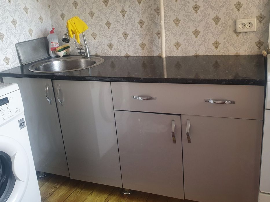 Кухонный гарнитур в хорошем состоянии
