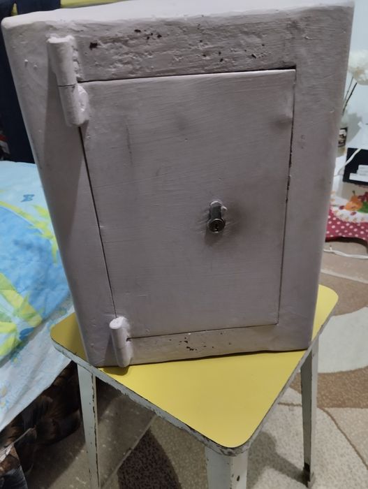 Сейф металлический