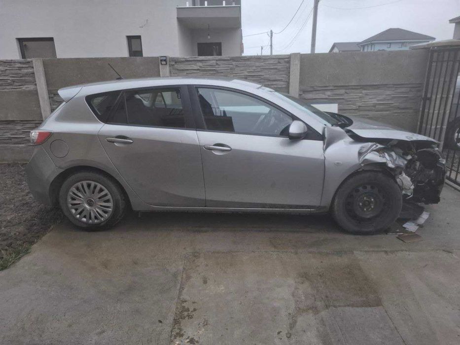 Vand Mazda 3 hatchback 2010 avariata