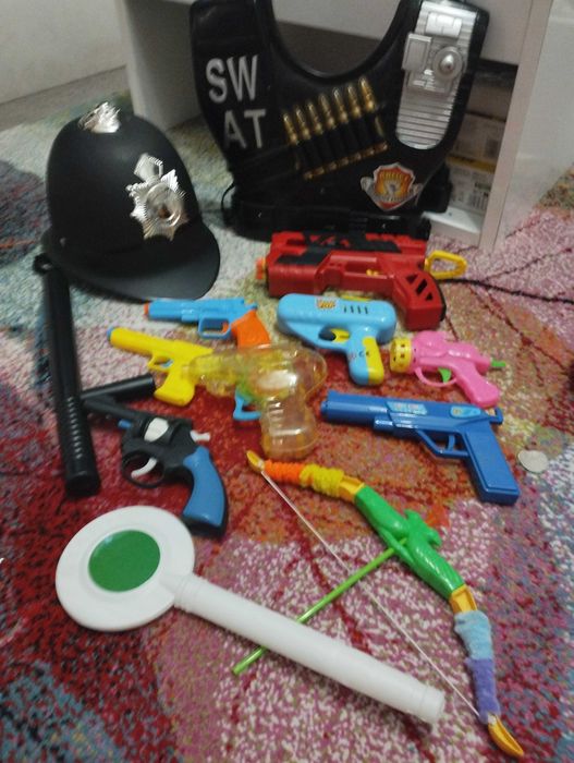 Сет пистолети к- т полицай за 6.50 евро
