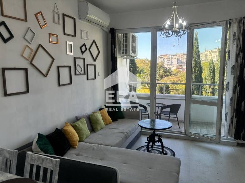 Дава се под наем Тристаен апартамент в Варна, Център - 90 кв.м за 665 € - Снимка #3