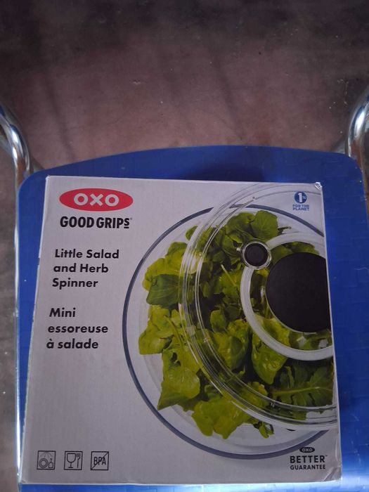Centrifuga uscator salata si verdeata OXO Good Grips Little Salad Spinner, noua
