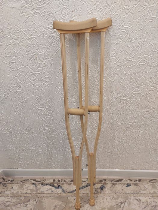 Продам костыли  деревянные