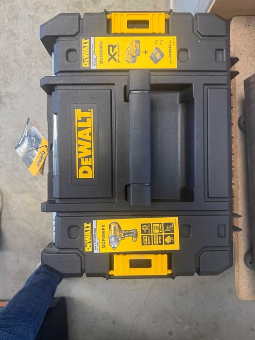 Кутии за инструменти DEWALT