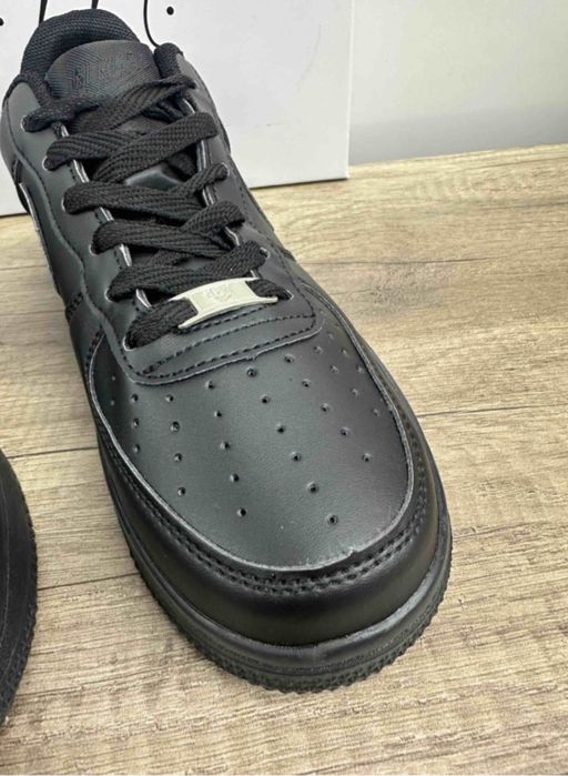 Продам кроссовки новые найк