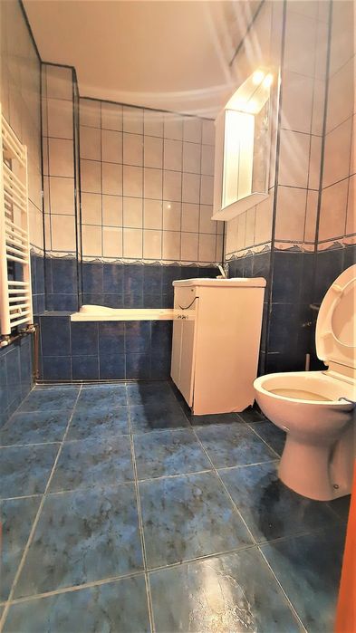 Închiriez apartament cu 2 camere
