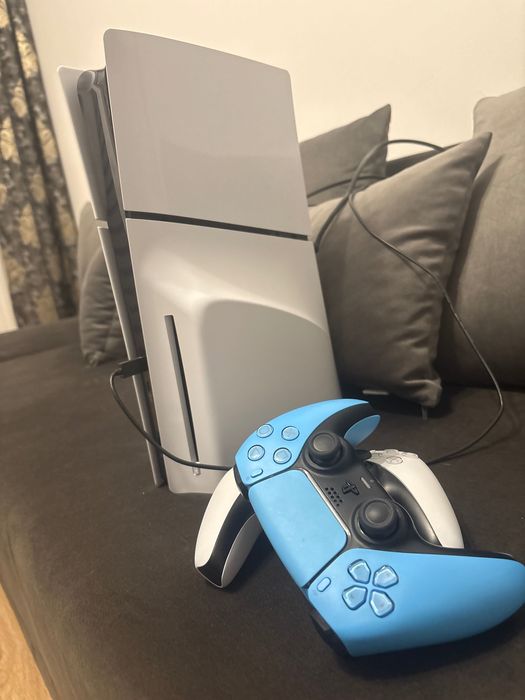Vând ps5 2 manete plus jocuri