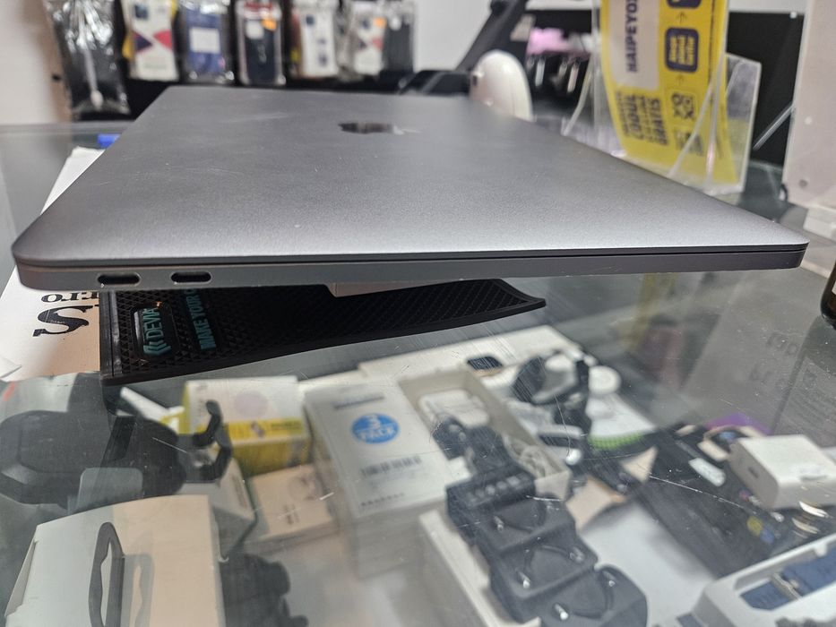 Magazin Macbook pro 2017 A1708 13 inci retina  128GB 8GB i5 stare f buna 6 luni garantie