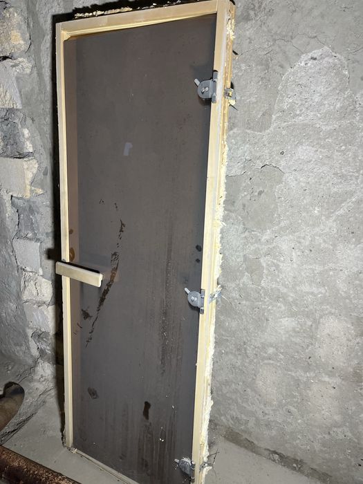 пластиковая дверь б/у