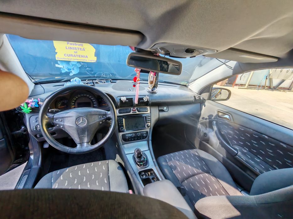 Mercedes-Benz Clasa C Coupe 2002 | 1.8 Kompressor Benzină | 1.300 €