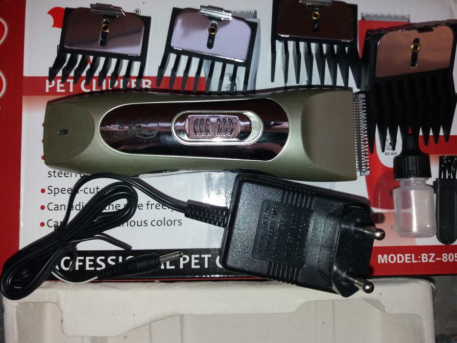 Masina tuns animale iepuri caini pisici Pet Clipper cu acumulator intern, incarcare la 220V Pret 35 lei