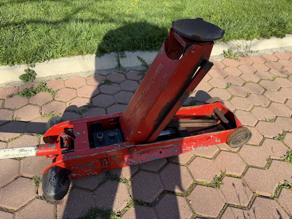 Швейцарски хидравличен крик BRADBURY