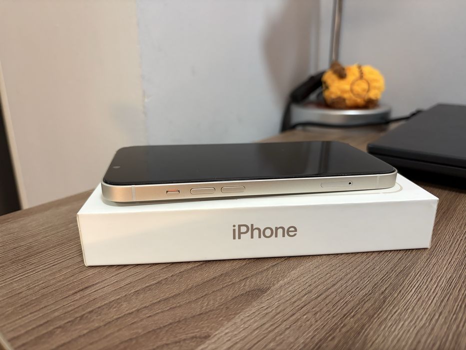 iPhone 13 (Starlight)