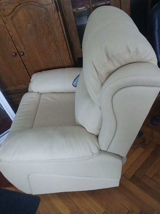 Vând fotoliu masaj, în garanție.