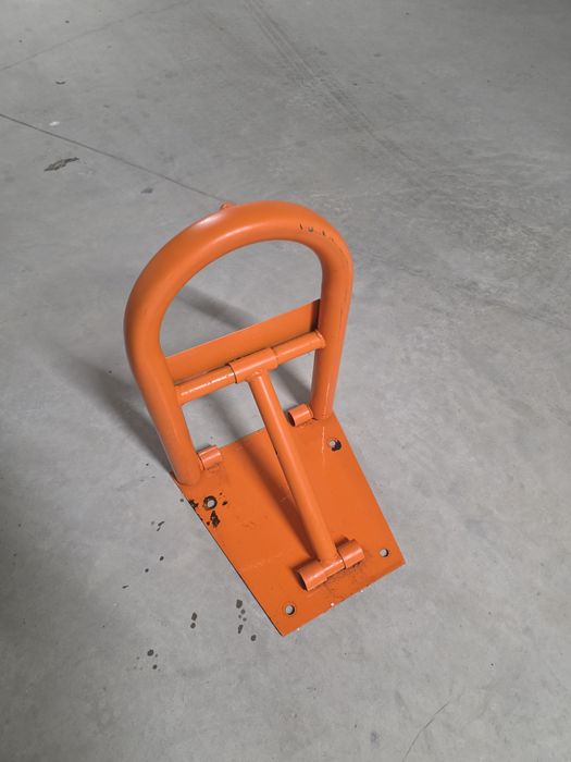 Дава се под наем Гараж / Паркомясто в София, Бъкстон - 1 кв.м за 30.6 € - Снимка #1