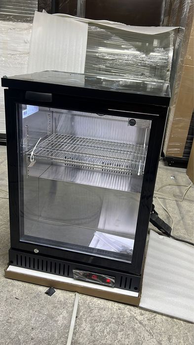 Vitrina frigorifica de tip minibar neagra  cu o usa