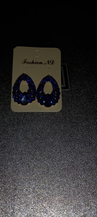 Продам новые серьги.