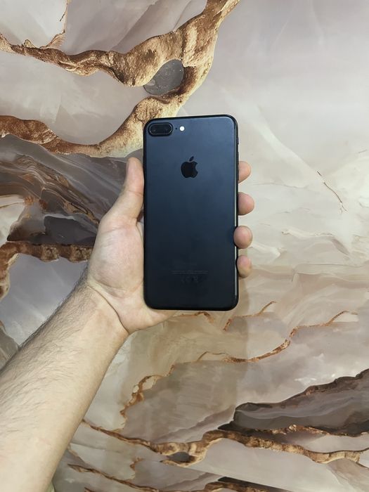 Продам телефон Айфон 7Plus