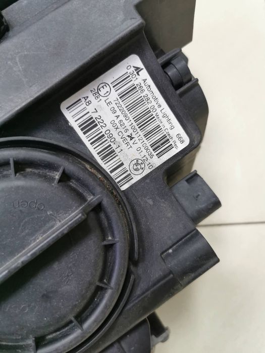 Bmw F12 F13 F06 десен фар ксенон