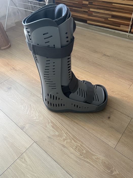 Ортопедичен медицински ботуш десен за скьсано ахилесово сухожилие