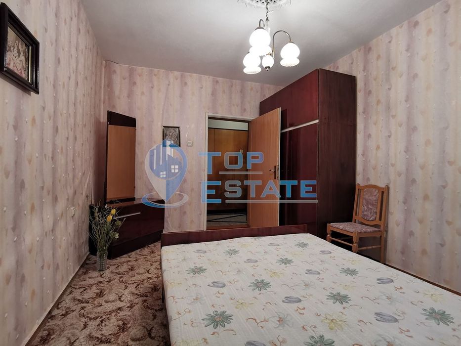 Многостаен тухлен апартамент с локално парно в централната част на гр