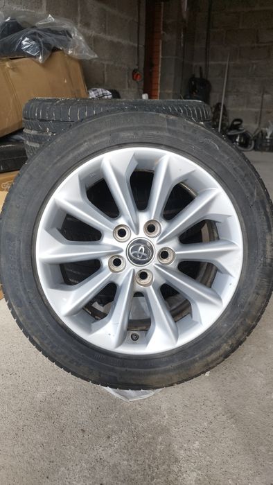 Продам шины с литыми дисками Тойота