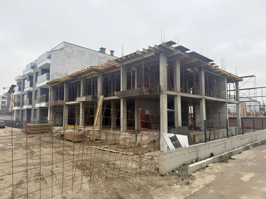 Продава се Тристаен апартамент в Пловдив, Коматевски възел - 85 кв.м за 710 €/кв.м - Снимка #1