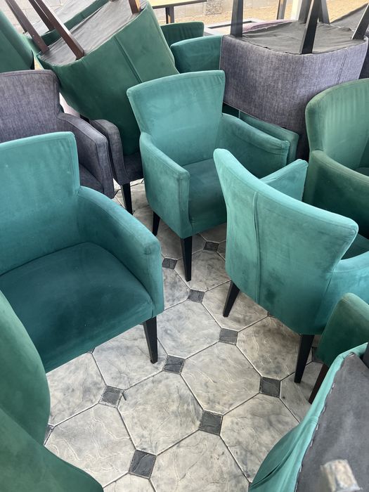 Продам столы и кресла