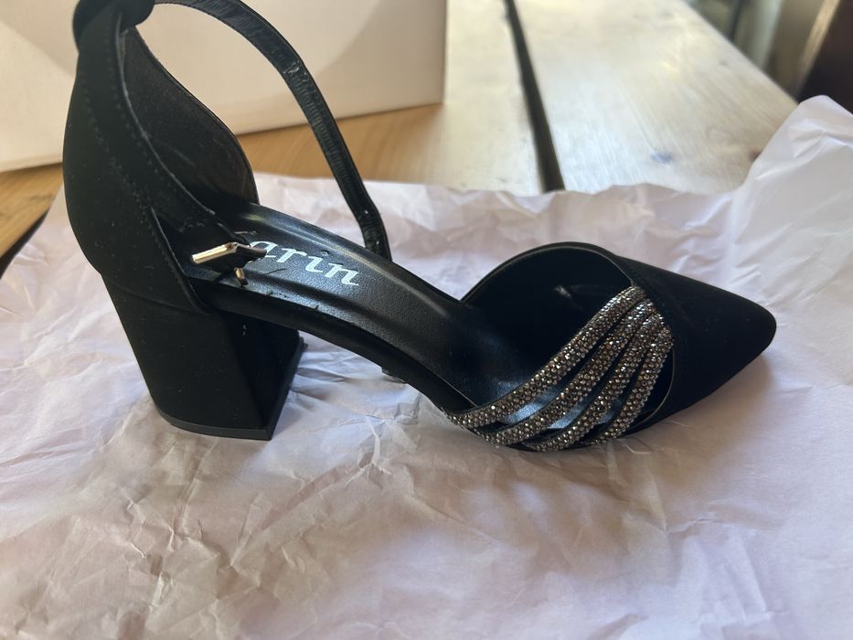 Papuci negri cu toc Stare buna!