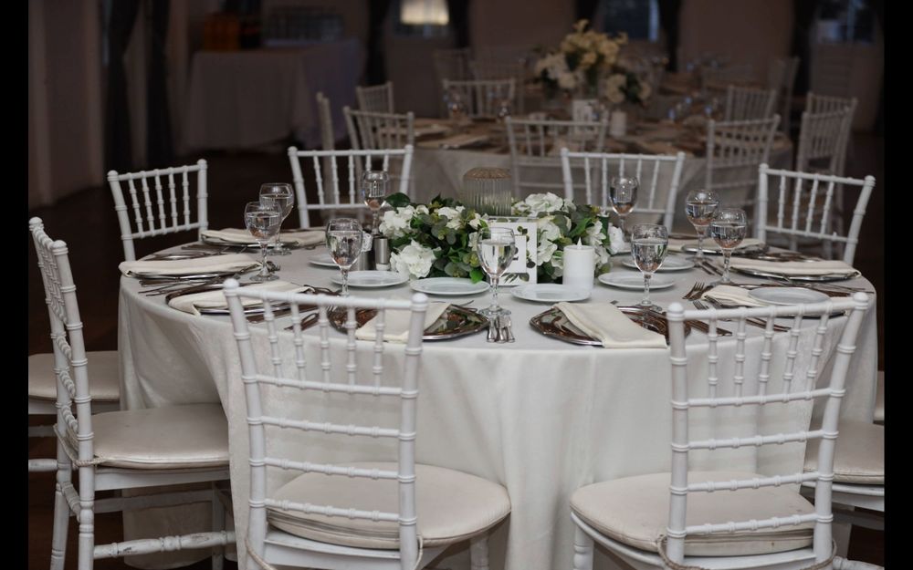 Inchiriere mese rotunde,mese de cocktail,scaune chiavari