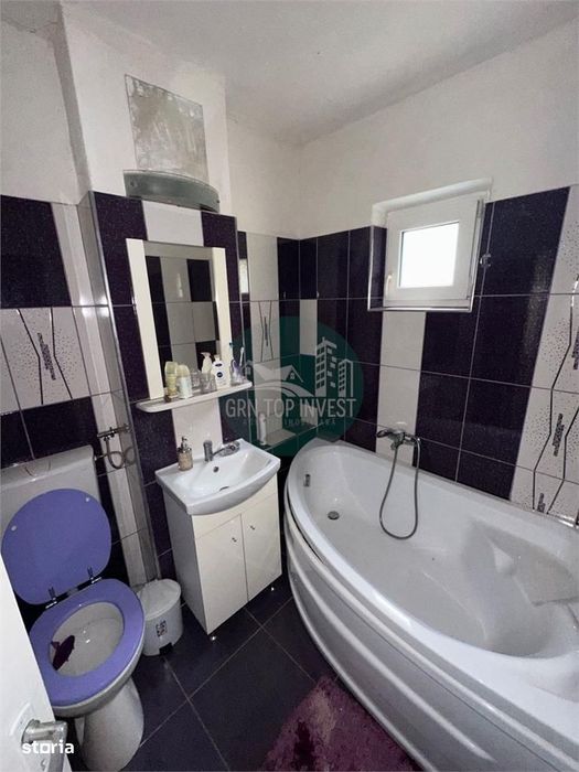 Apartament 3 camere decomandat pivnita boxa zona Calea Dumbravii