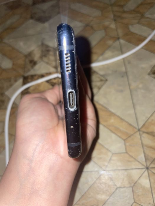 Samsung S20FE продам